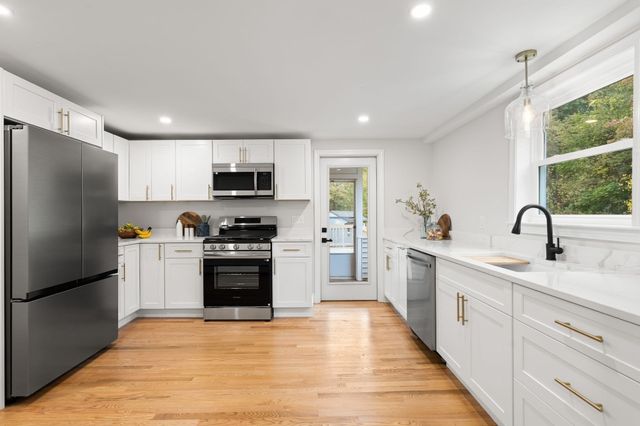 480 Forest St, Rockland, MA 02370