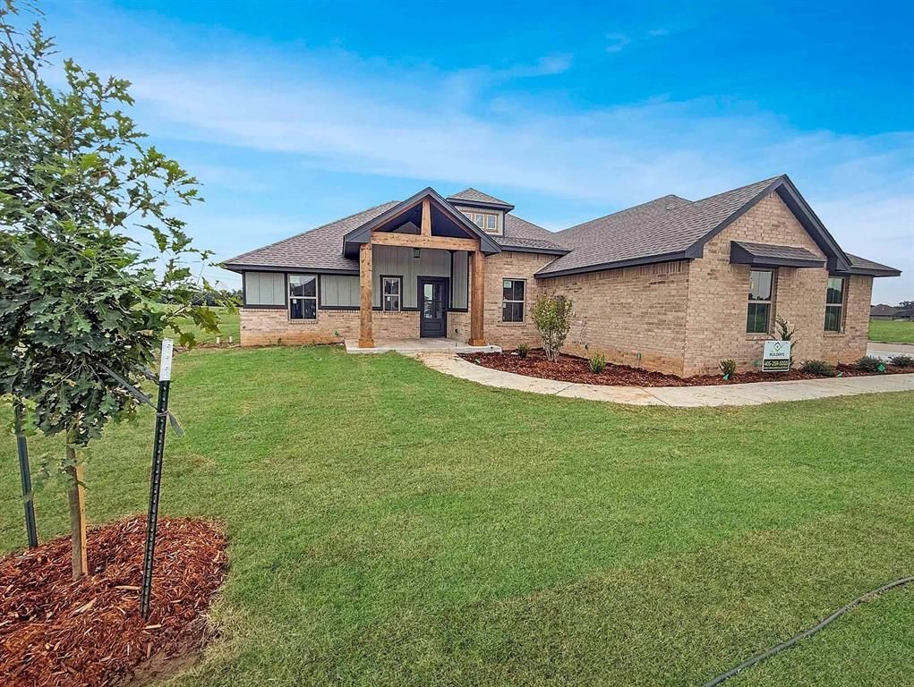2706 Belle Crossing Drive, Enid, OK 73703