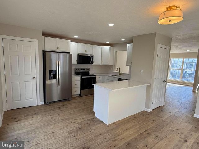 328 VICTORIA BLVD, Newark, DE 19702