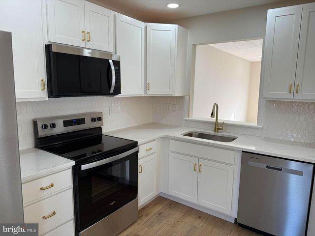 328 VICTORIA BLVD, Newark, DE 19702