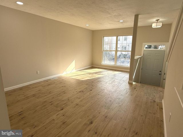 328 VICTORIA BLVD, Newark, DE 19702