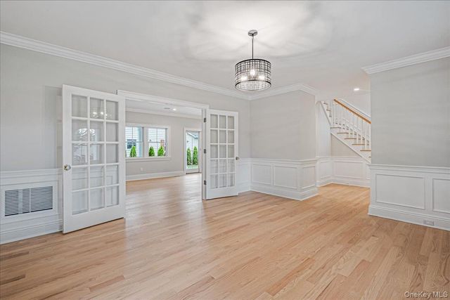 7 Yale Street, Garden City, NY 11530