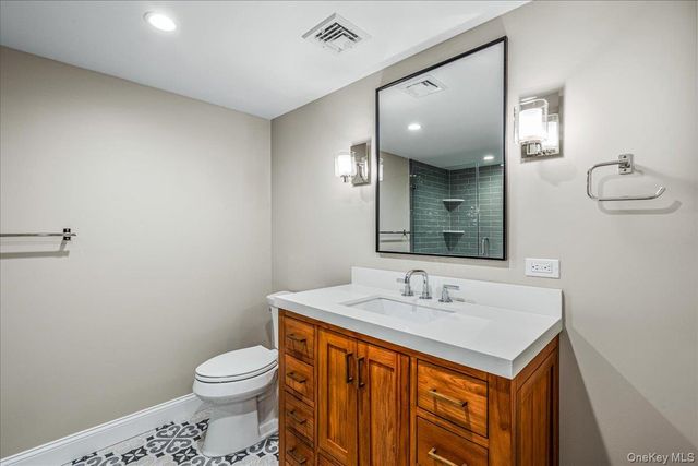 7 Yale Street, Garden City, NY 11530