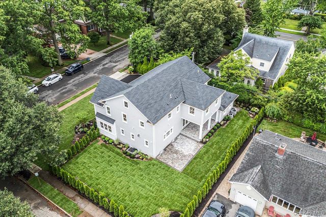 7 Yale Street, Garden City, NY 11530