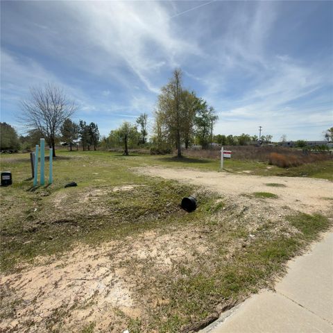 445 Road 5242, Cleveland, TX 77327