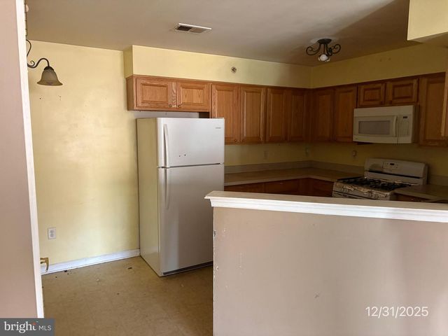 1031 DOGWOOD CT, New Brunswick, NJ 08901
