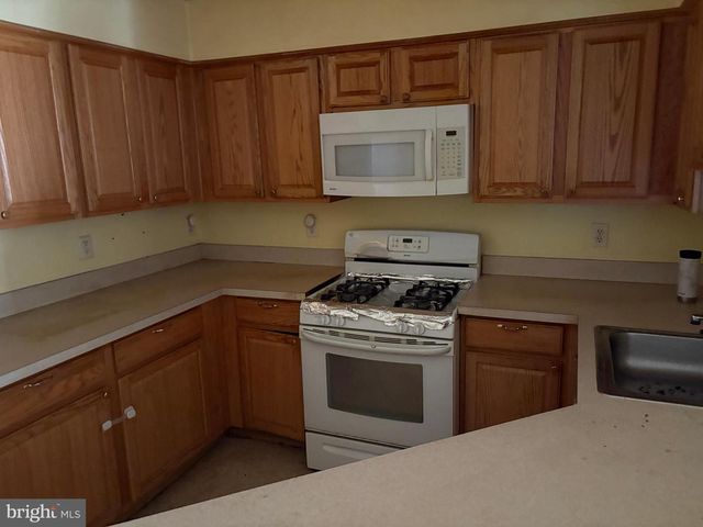 1031 DOGWOOD CT, New Brunswick, NJ 08901