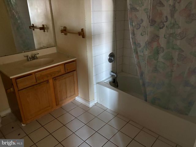 1031 DOGWOOD CT, New Brunswick, NJ 08901