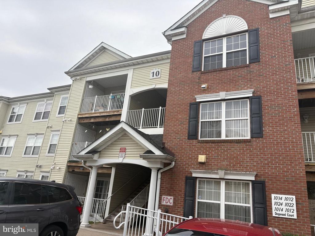 1031 DOGWOOD CT, New Brunswick, NJ 08901