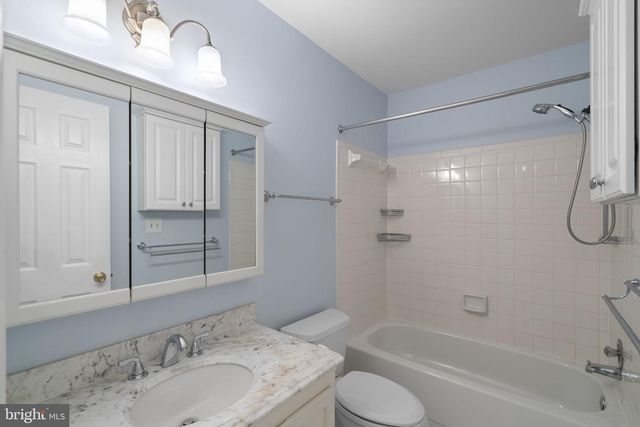 2273 IDYLWOOD STATION LN, Falls Church, VA 22043