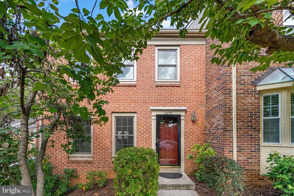2273 IDYLWOOD STATION LN, Falls Church, VA 22043