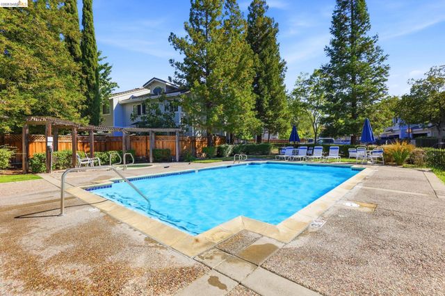 105 Heritage Park Dr, Danville, CA 94506