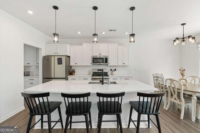 8125 Brewton Bend, Ball Ground, GA 30107