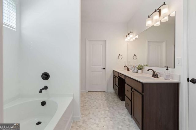 8125 Brewton Bend, Ball Ground, GA 30107