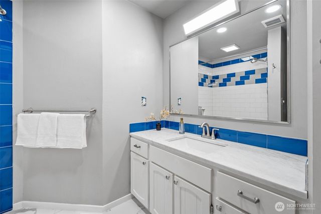 1825 N Lenore Drive, Tacoma, WA 98406