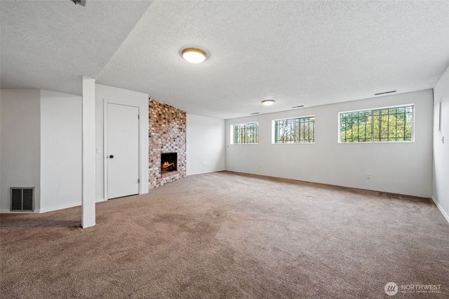 1825 N Lenore Drive, Tacoma, WA 98406