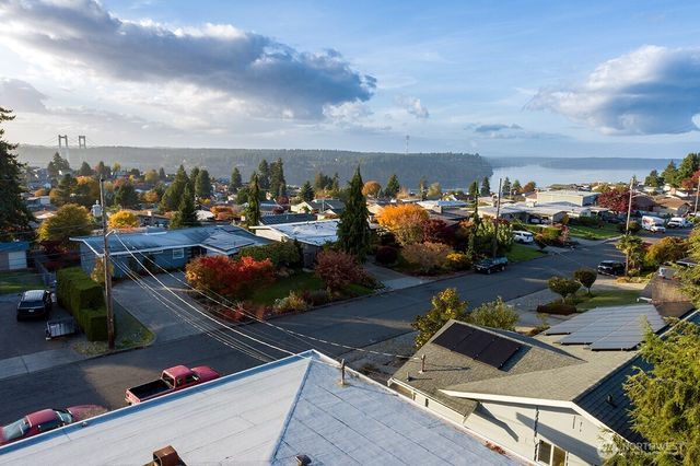 1825 N Lenore Drive, Tacoma, WA 98406