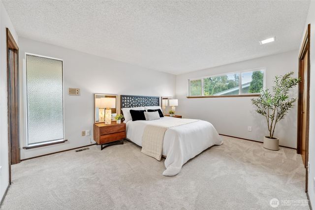 1825 N Lenore Drive, Tacoma, WA 98406