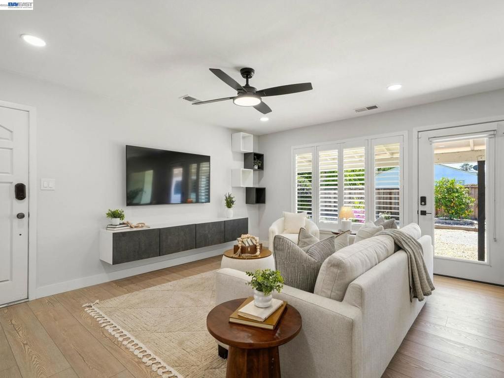 Image 4 of property listing at 43225 Mintwood St, Fremont, CA 94550