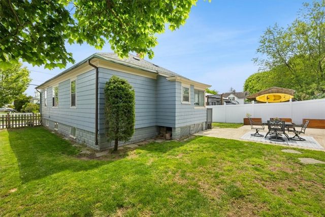 41 Ash Avenue, Cranston, RI 02910