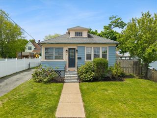 41 Ash Avenue, Cranston, RI 02910
