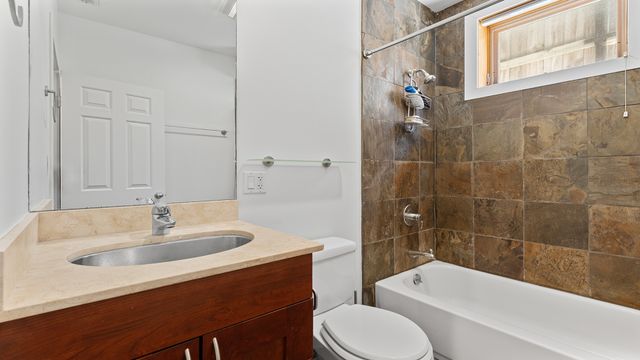 1834 W Rice Street B, Chicago, IL 60622