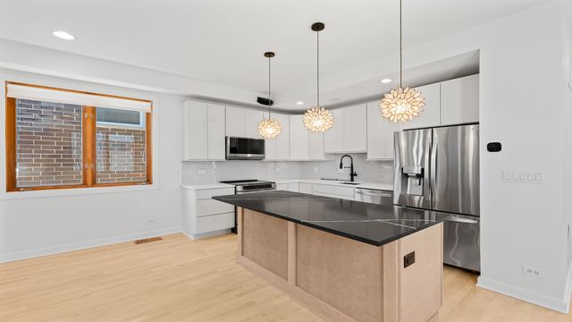 1834 W Rice Street B, Chicago, IL 60622