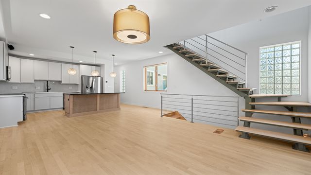 1834 W Rice Street B, Chicago, IL 60622
