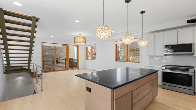 1834 W Rice Street B, Chicago, IL 60622