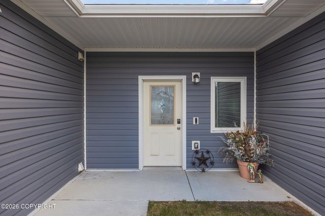 2657 Desert Eagle Loop, North Pole, AK 99705