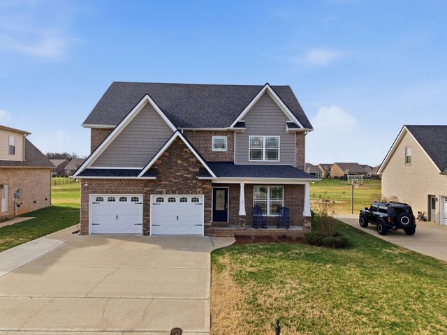 5025 Lady Thatcher Dr, Murfreesboro, TN 37129