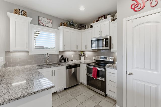 5025 Lady Thatcher Dr, Murfreesboro, TN 37129