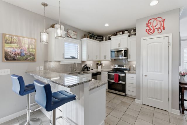 5025 Lady Thatcher Dr, Murfreesboro, TN 37129