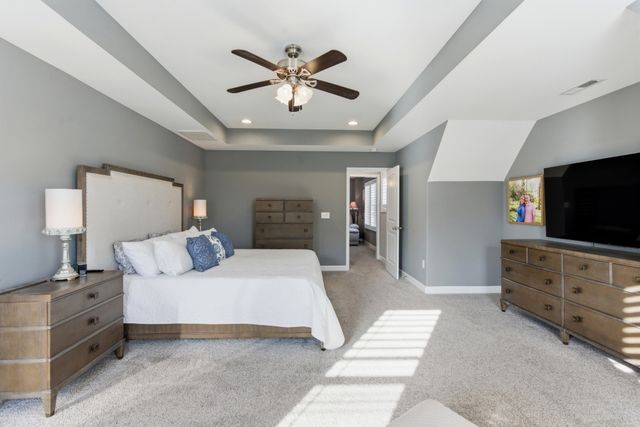 5025 Lady Thatcher Dr, Murfreesboro, TN 37129