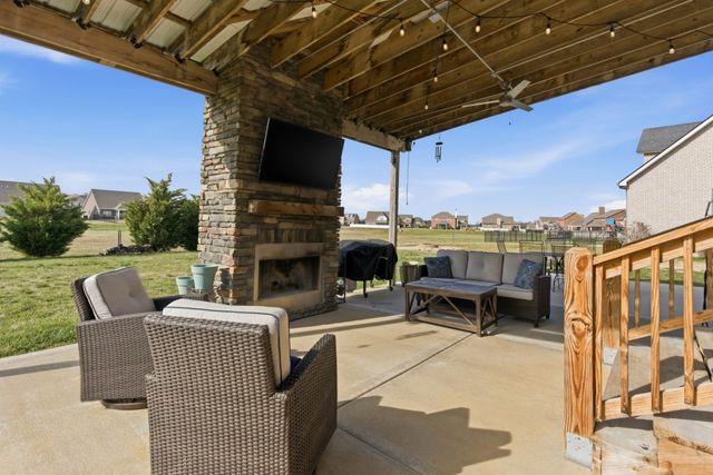 5025 Lady Thatcher Dr, Murfreesboro, TN 37129