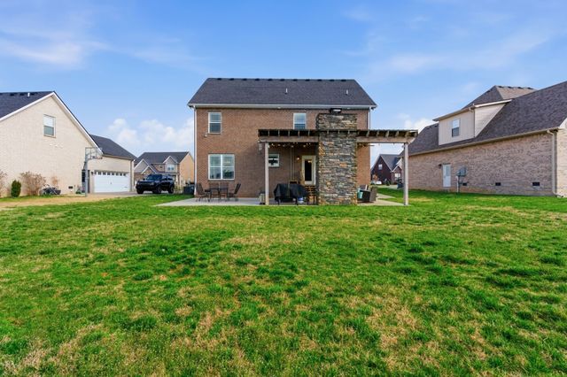 5025 Lady Thatcher Dr, Murfreesboro, TN 37129