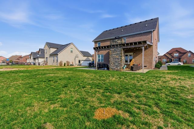 5025 Lady Thatcher Dr, Murfreesboro, TN 37129