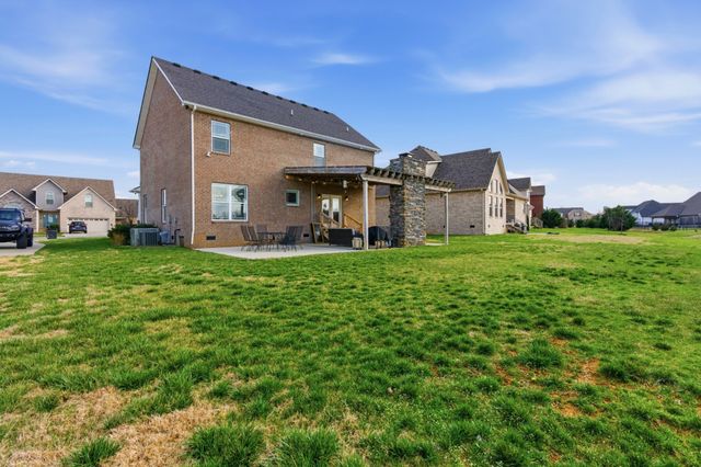 5025 Lady Thatcher Dr, Murfreesboro, TN 37129