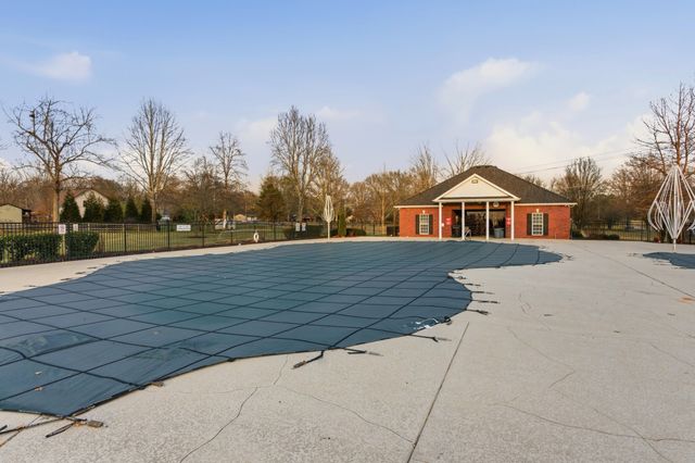 5025 Lady Thatcher Dr, Murfreesboro, TN 37129