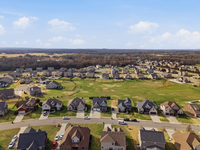 5025 Lady Thatcher Dr, Murfreesboro, TN 37129