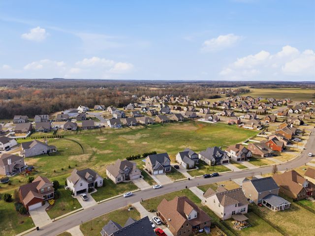 5025 Lady Thatcher Dr, Murfreesboro, TN 37129