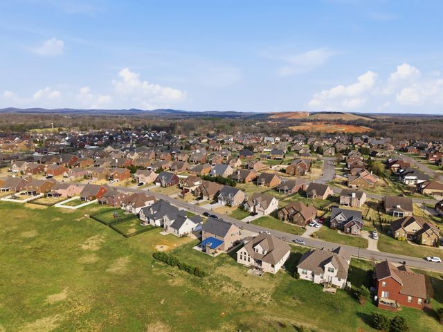 5025 Lady Thatcher Dr, Murfreesboro, TN 37129