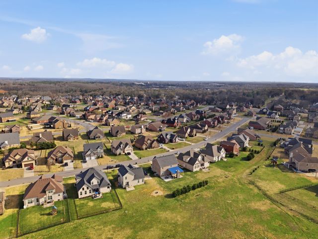 5025 Lady Thatcher Dr, Murfreesboro, TN 37129