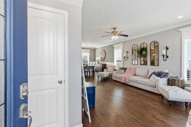 5025 Lady Thatcher Dr, Murfreesboro, TN 37129