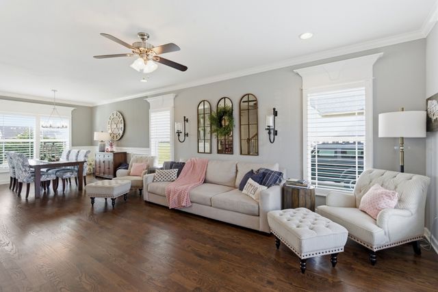 5025 Lady Thatcher Dr, Murfreesboro, TN 37129