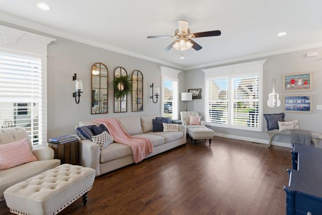 5025 Lady Thatcher Dr, Murfreesboro, TN 37129