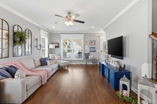 5025 Lady Thatcher Dr, Murfreesboro, TN 37129