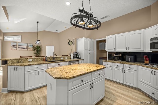 4860 W Angus Drive, Beverly Hills, FL 34465