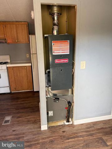 12 CARDINAL LN, Essex, MD 21221