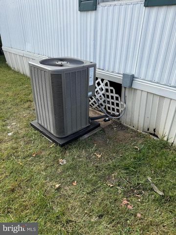 12 CARDINAL LN, Essex, MD 21221